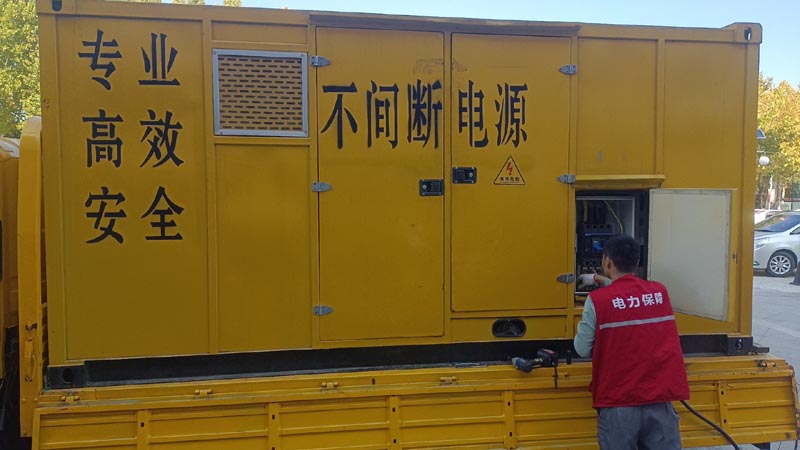 安化柴油发电机组和UPS电源配合使用时，如何避免切换过程中的电力中断？